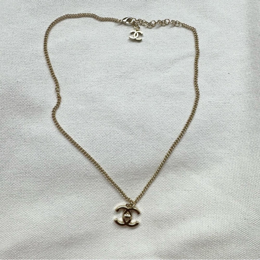 CHANEL Gold Interlocking CC Necklace